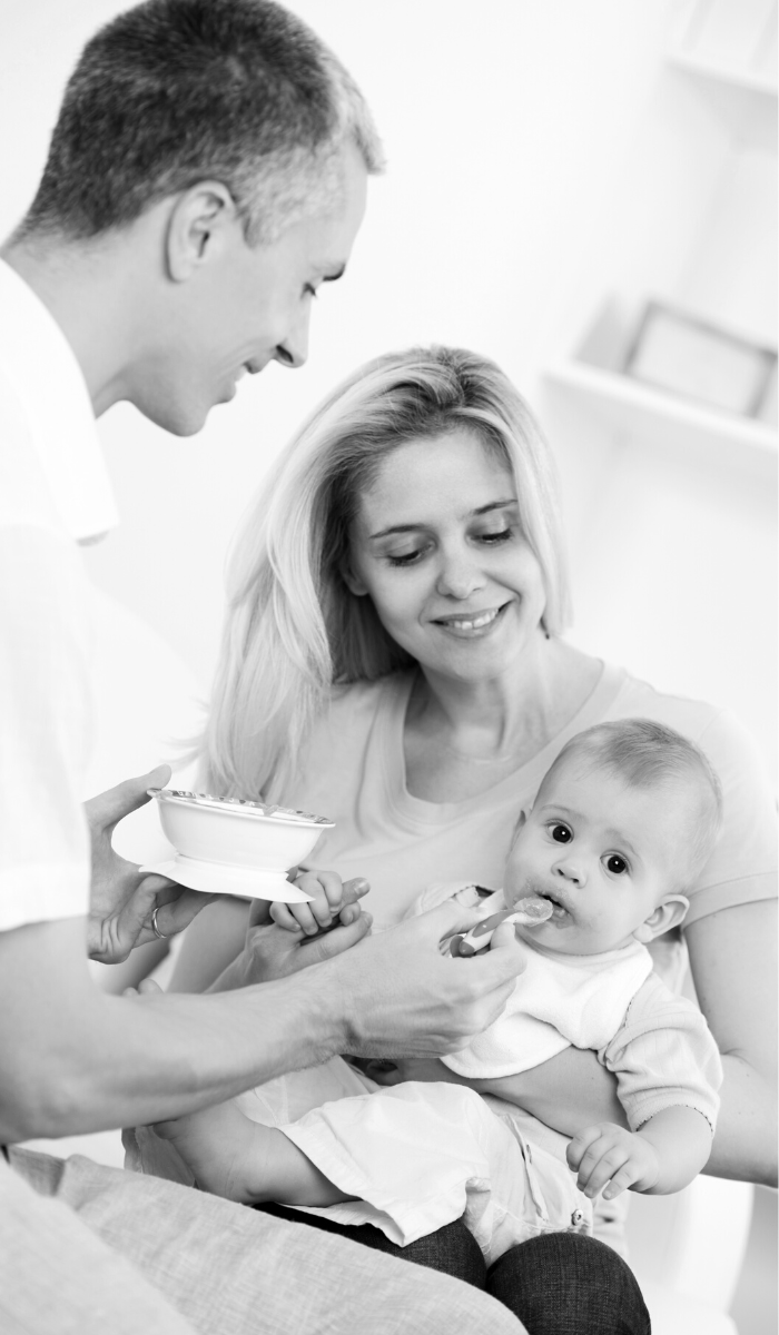 Gemeinsame Mahlzeit mit Baby beim Übergang zur Beikost